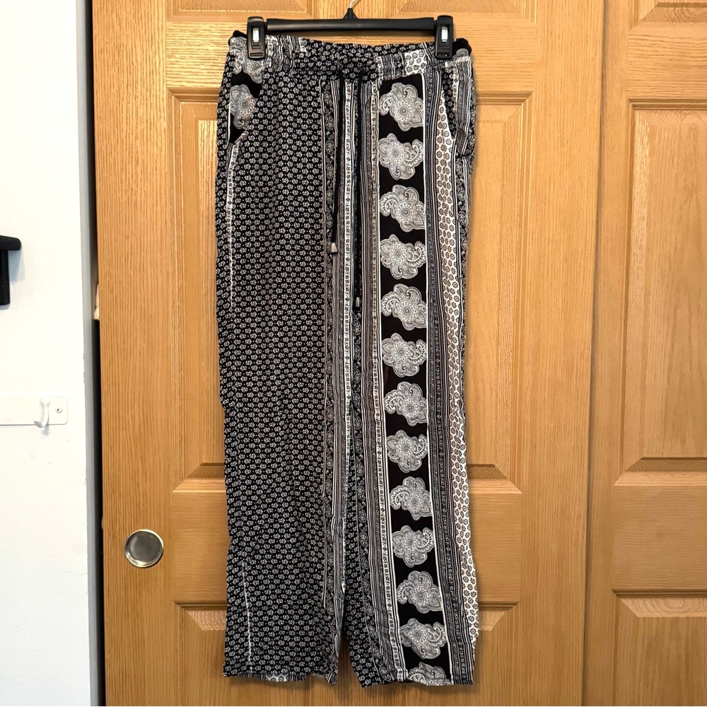 New Look Black and White Floral Hippie Bojo Women's Pants Size M